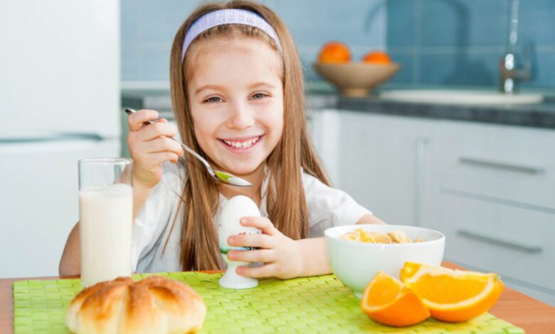 اكلات تفيد مخ الاطفال في سن المدرسة