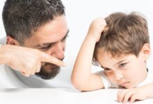 نقد الطفل هل يفيدة ام يضره ؟