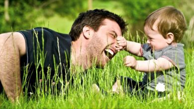 اهمية اللمس للصبيان والعناق من الاهل
