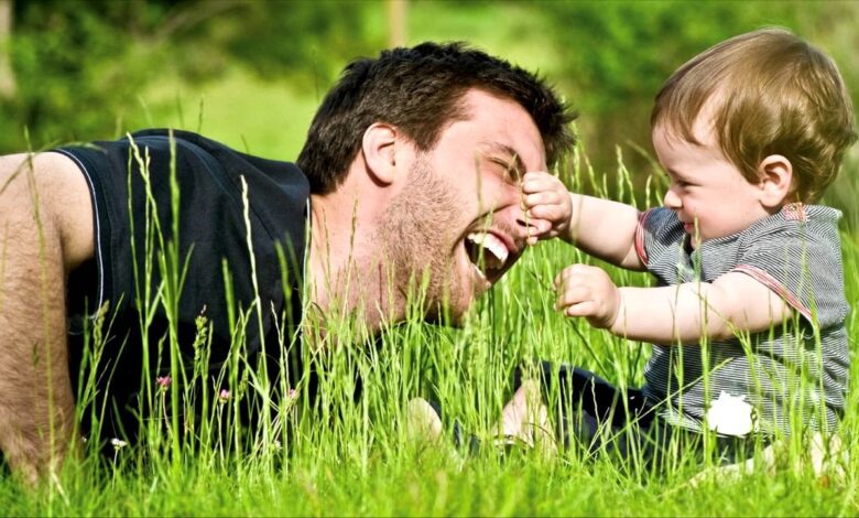 اهمية اللمس للصبيان والعناق من الاهل