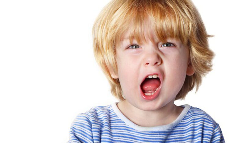 كيف تحسن سلوك الطفل السيء وتصرافاتة المحرجة