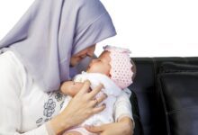 جليسه اطفال تفكر بأشياء ولا تبوح بها