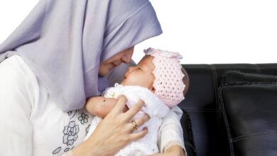 جليسه اطفال تفكر بأشياء ولا تبوح بها