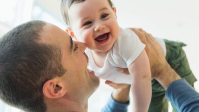 طرق مساعدة الزوجة زوجها للقيام بدور الأب مع الأطفال