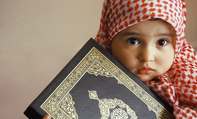 كيف نحدث الطفل عن الله ومن أي عمر نبدأ؟