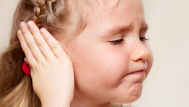 إرتشاح ماء خلف طبلة الاذن والأعراض والعلاج
