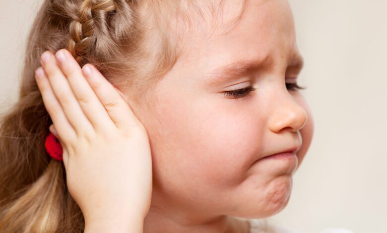 إرتشاح ماء خلف طبلة الاذن والأعراض والعلاج