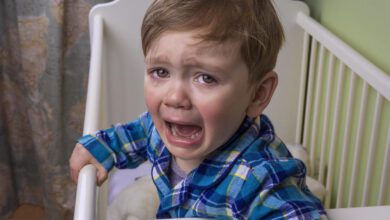 استيقاظ الطفل ليلا بكثرة لشرب الحليب و يرفض النوم لوحده