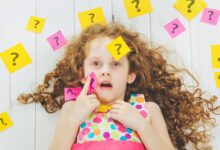 كيف نتعامل مع الاسئلة المحرجة للطفل ونستفيد منها في تربيته