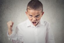 تهذيب سلوكيات الطفل الخاطئة