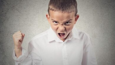 تهذيب سلوكيات الطفل الخاطئة