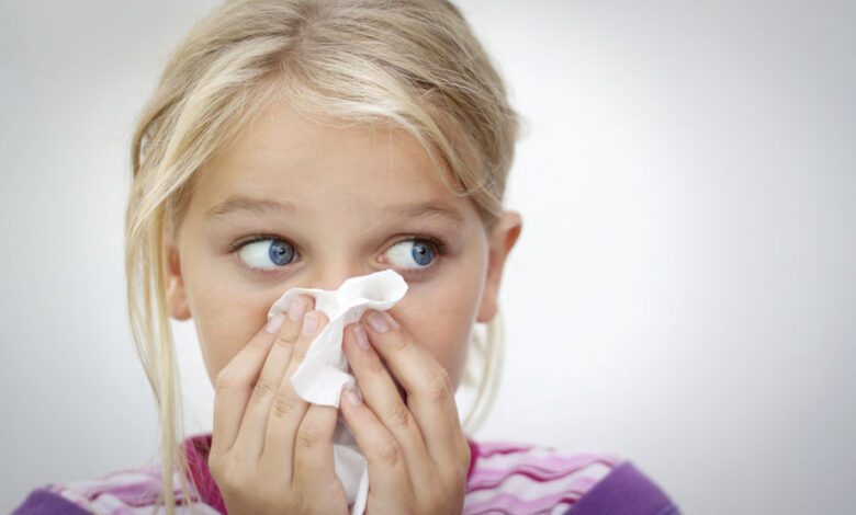 كيف تحمي طفلك من حساسية الربيع