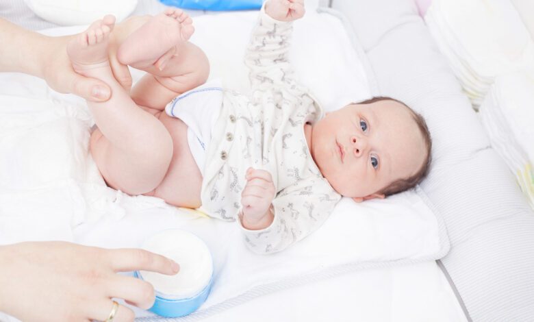 اسباب البراز الاسود عند الاطفال وطرق العلاج