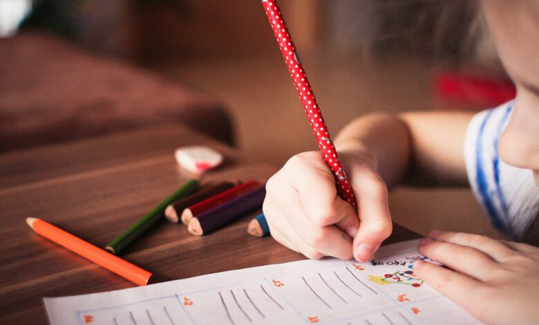 نصائح تساعدك علي تحسين خط الطفل في الكتابة