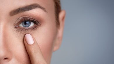 ثلاثة اخطاء تسبب ارهاق العين تقع فيها المرأة