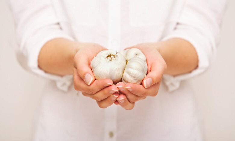 طريقة عمل شامبو الثوم لتساقط الشعر