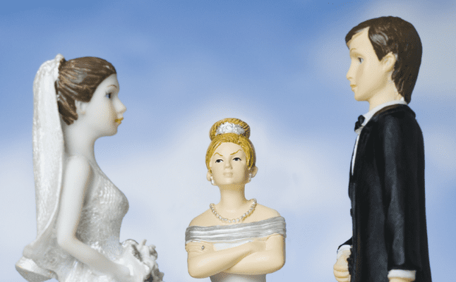 مشاكل زوجة الابن مع الحماة تتلخص فى الأتى