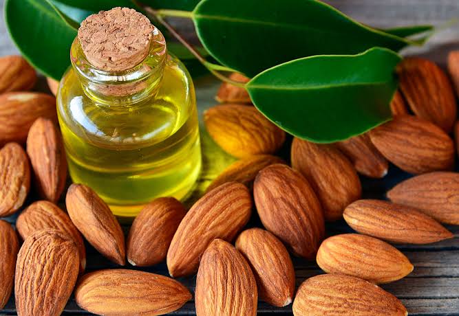 زيت اللوز الحلو وزيت اللوز المر