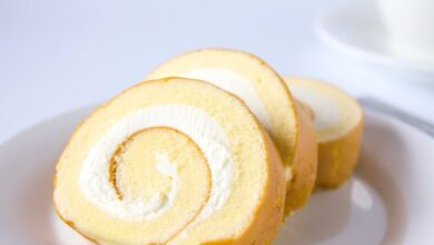 طريقة عمل سويسرول الفانيليا ولفه خطوة بخطوة بالصور