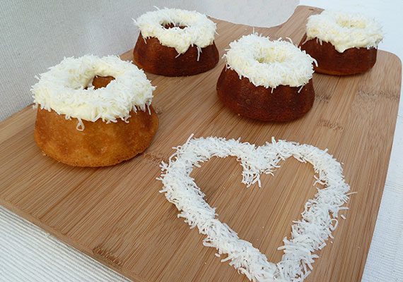 طريقة عمل كيكة جوز الهند بشكل جديد