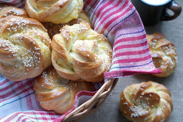 طريقة عمل البريوش التركي بالجبنة لأحلى سحور أو عشاء بالصور