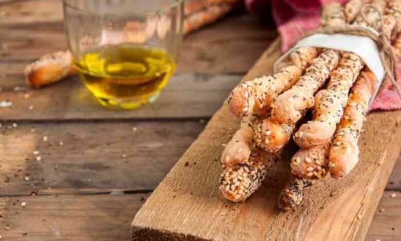 طريقة عمل بقسماط بالسمسم في البيت زي المخابز