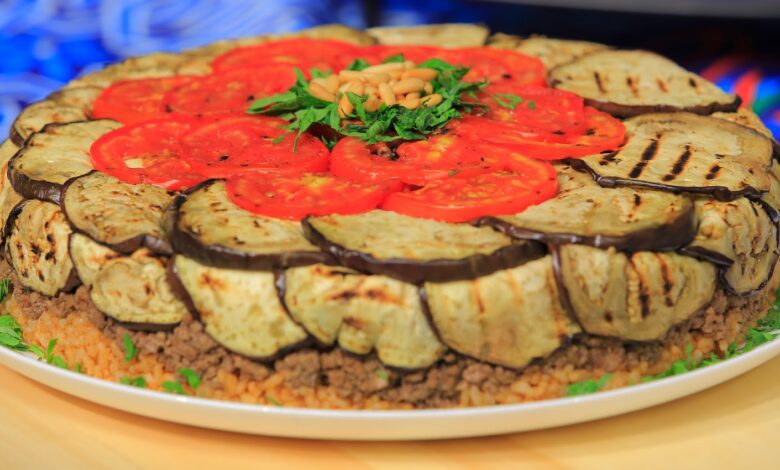مقلوبة الأرز البني